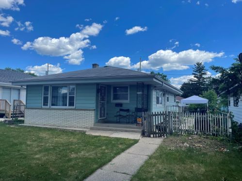5746 96th St, Milwaukee, WI 53225-2615