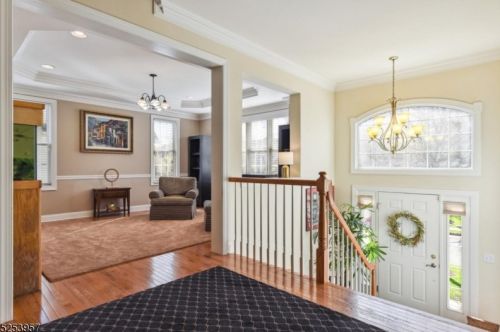 14 Whitbay Dr, Town Center NJ  07052-6603 exterior