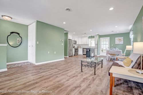 8 Leighton Ln, Lakehurst NJ  08759-6711 exterior