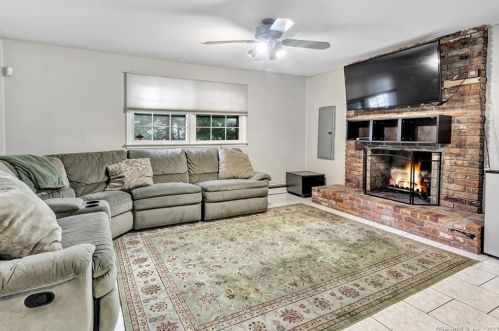 29 Hickory St, Bridgeport CT 06610-1767 exterior