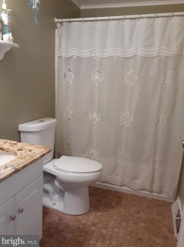 860 Pat Ln, Huntingtown MD exterior