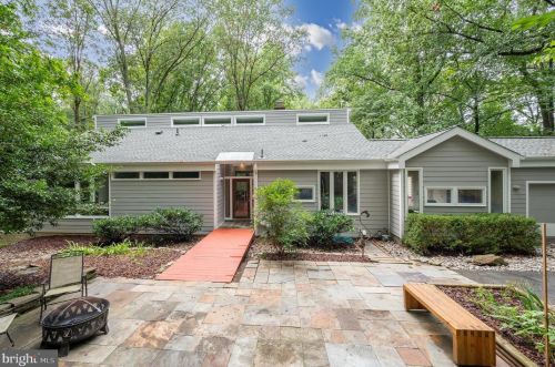 10109 Lloyd Rd, Rockville, MD 20854-1945