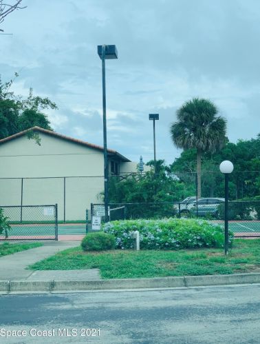 225 Tropical Trl, Merritt Island FL 32952-4836 exterior