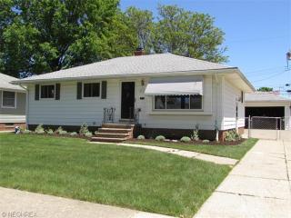 4727 Springwood Dr, Cleveland, OH 44144-3142