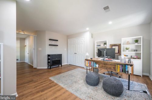 6940 Lerwick Ct, Alexandria VA  22315-5717 exterior