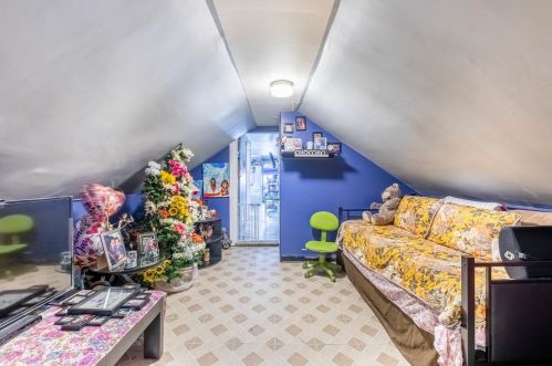 5833 Whipple St, Chicago IL 60659-3708 exterior