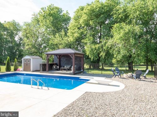 1005 Shadowstone Dr, Lancaster PA 17603-9756 exterior