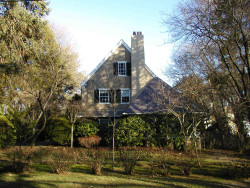 72 Crofton Rd, Newton, MA 02468-2115