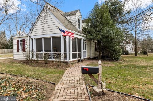 101 Thomas Ave, Riverton, NJ 08077-1134