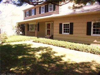 5 Hampden Cir, Simsbury, CT 06070-1243