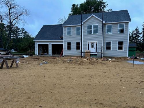 18 Woodbury Ln, Concord NH  03303-2621 exterior