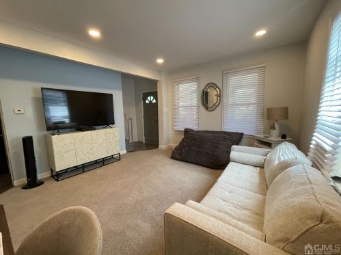 21 Douglas St, Perth Amboy NJ 08863-2205 exterior