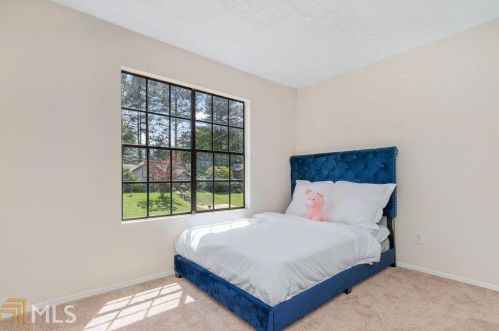 6276 Creekford Dr, Lithonia GA  30058-7913 exterior