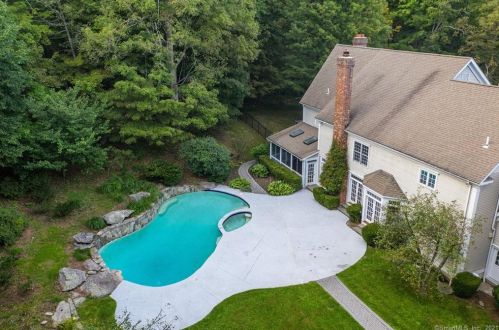 351 Branchville Rd, Ridgefield CT 06877-5012 exterior