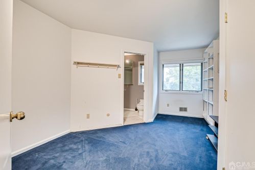 4 Fairhill Rd, Edison NJ 08817-2962 exterior