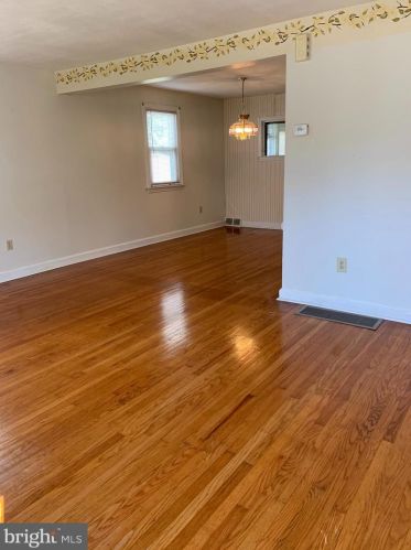 1115 Mulberry St, Chester PA 19015-3045 exterior