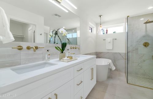 9052 29th St, Phoenix AZ  85028-5302 exterior