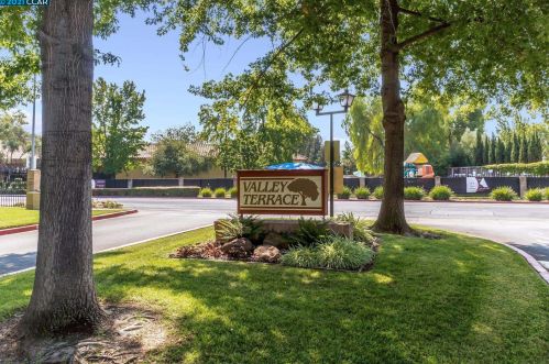 5060 Valley Crest Dr, Concord CA 94521-3070 exterior