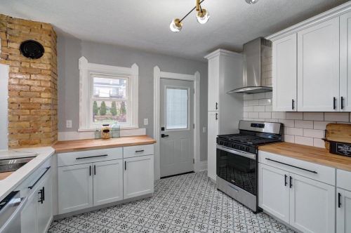 1418 Jenifer St, Madison WI  53703-3719 exterior