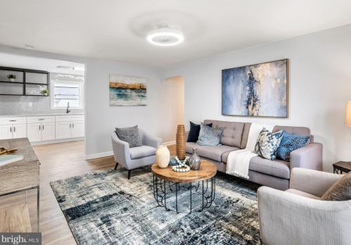 1 Scarlet Ave, Chester PA 19014-2122 exterior