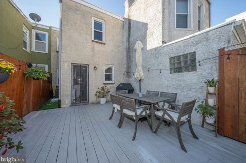 2041 Carpenter St, Philadelphia PA  19146-2616 exterior