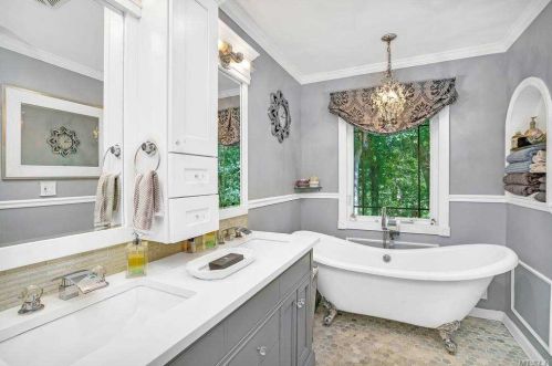 58 Alpine Way, Huntington Station NY 11746-4602 exterior