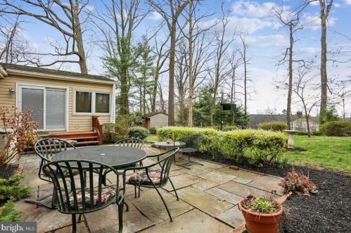 12908 Circle Dr, Rockville MD 20850-3717 exterior