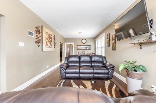 5643 California, Chicago IL 60659-4815 exterior