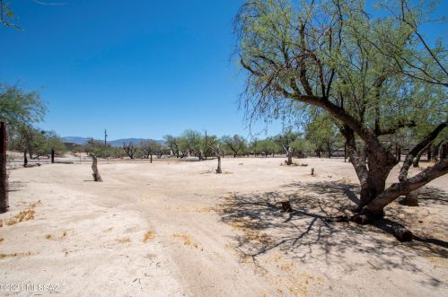 8901 Bears Path Rd, Tucson AZ  85749-8139 exterior