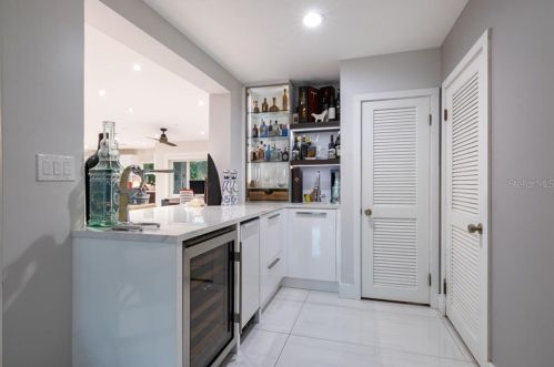 591 Luzon Ave, Tampa FL 33606-3623 exterior