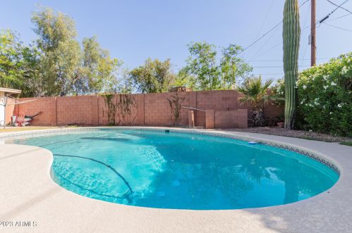 4112 18th Ave, Phoenix AZ  85015-5246 exterior
