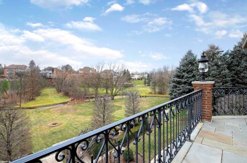 1140 Autumnview Dr, Rochester MI 48307-6060 exterior