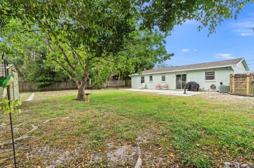 1349 Gastador Ave, Fort Pierce FL 34953-1724 exterior