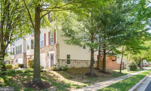 6940 Lerwick Ct, Alexandria VA  22315-5717 exterior