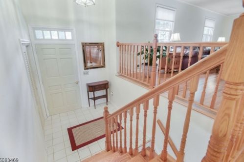 55 Nicholson Dr, Chatham Township, NJ 07928-1134