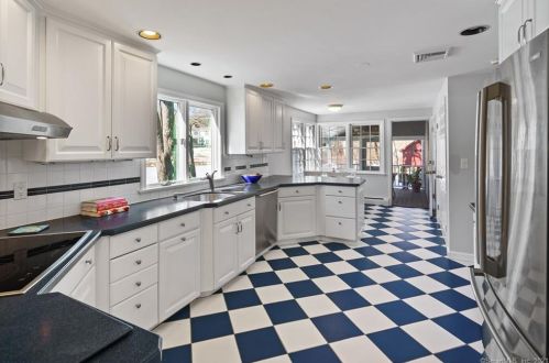 32 Old Belden Hl Rd, Wilton CT 06897-4218 exterior