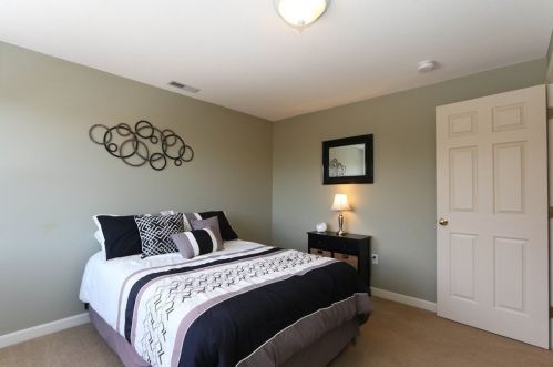 25 Gates Ave, Springfield MA 01118-2302 exterior