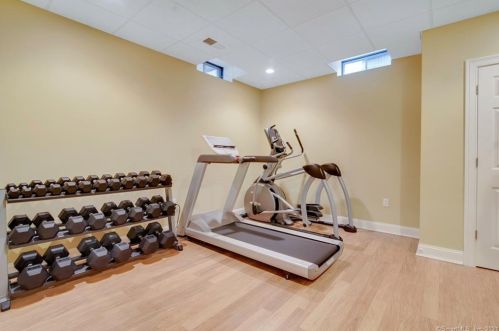 87 Frst Hl Dr, Farmington CT exterior