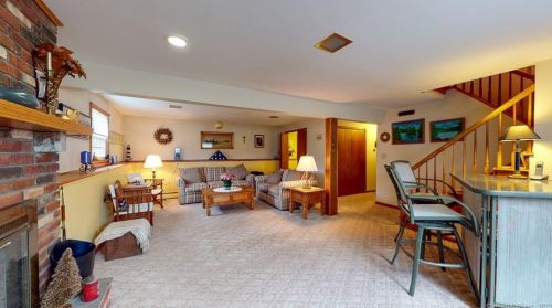 10 Oxcart Dr, Windsor CT 06095-1218 exterior