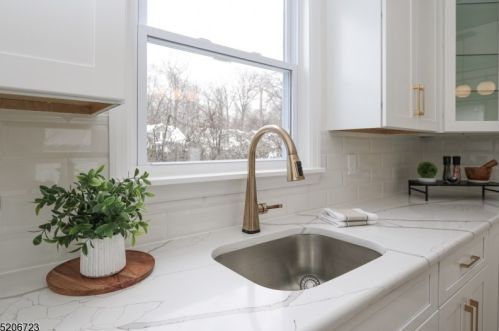 4 Hollywood Ave, Montclair NJ  07042-4306 exterior