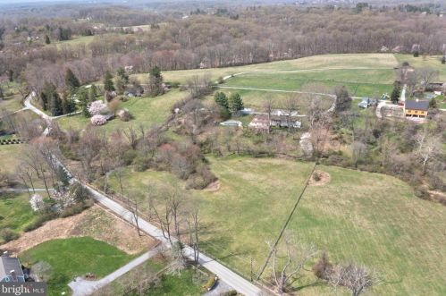 2415 White Horse Rd, Berwyn, PA 19312-2131