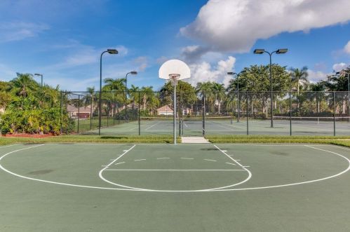 9137 Cove Point Cir, Boynton Beach FL 33472-2763 exterior