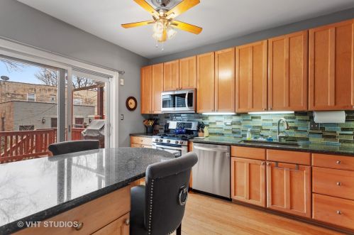 2319 Montrose Ave, Chicago IL 60618-1658 exterior