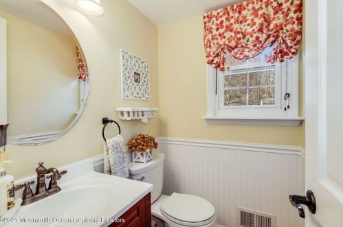 8 Cedar Ct, Jackson Twp NJ exterior