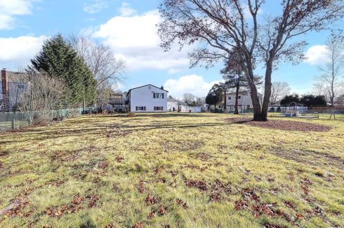 1596 Roosevelt Ave, Bohemia NY 11716-1407 exterior