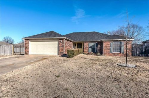 479 Robin Hood Ct, Springdale, AR 72764-6825