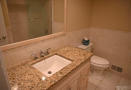 29 Oliver Ave, Edison NJ 08820-3144 exterior