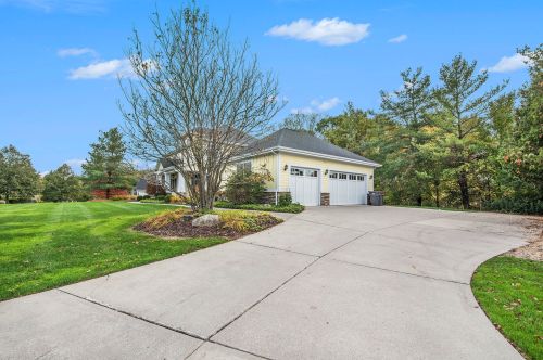 4412 Whitewood Farms Dr, Grand Rapids MI exterior