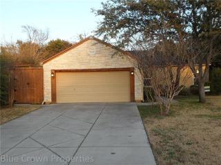 6910 Oriole Dr, Dallas TX  75209-4811 exterior