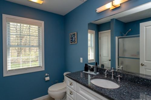 101 High St, Derby CT 06418-2721 exterior